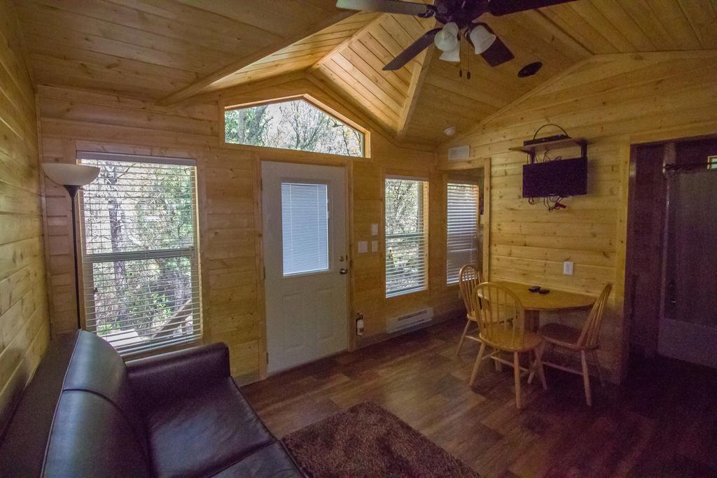 Lake Of The Springs Camping Resort Cottage 1 Oregon House Habitación foto